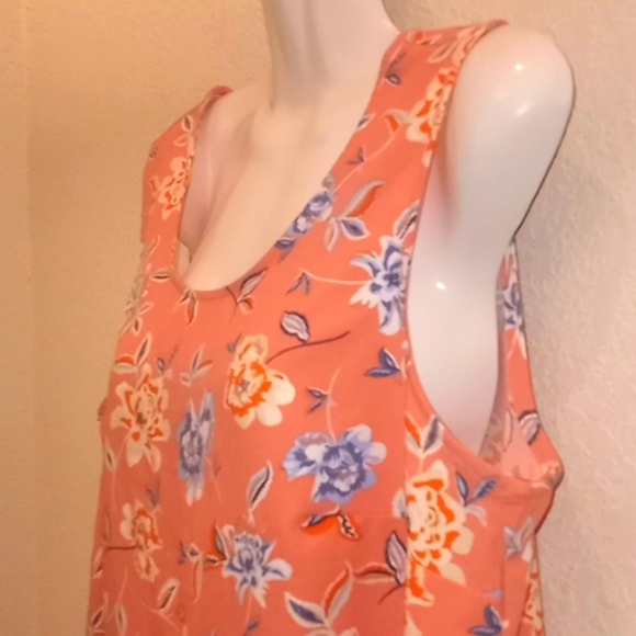 Denim & Co Peach Floral Printed Sleeveless Blouse with Peplum - Picture 3 of 9